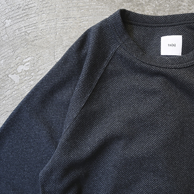 Raglan Sleeve Crew Neck Shirt